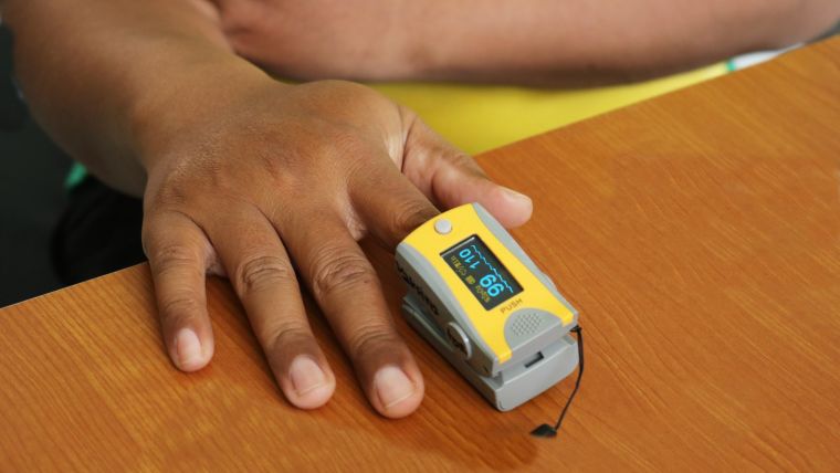 A person using a pulse oximeter
